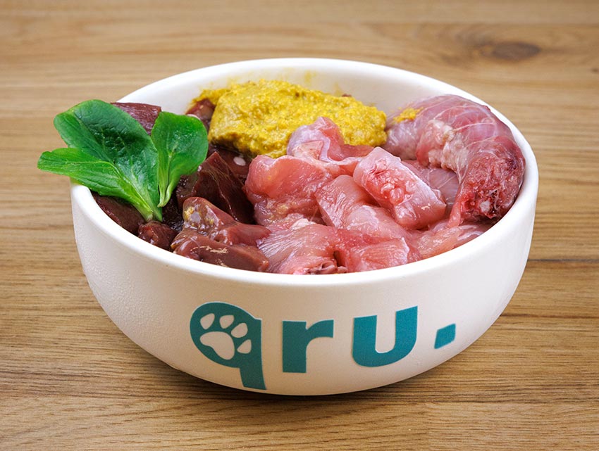 Repas en morceaux qru : alimentation crue pour chiens et chats