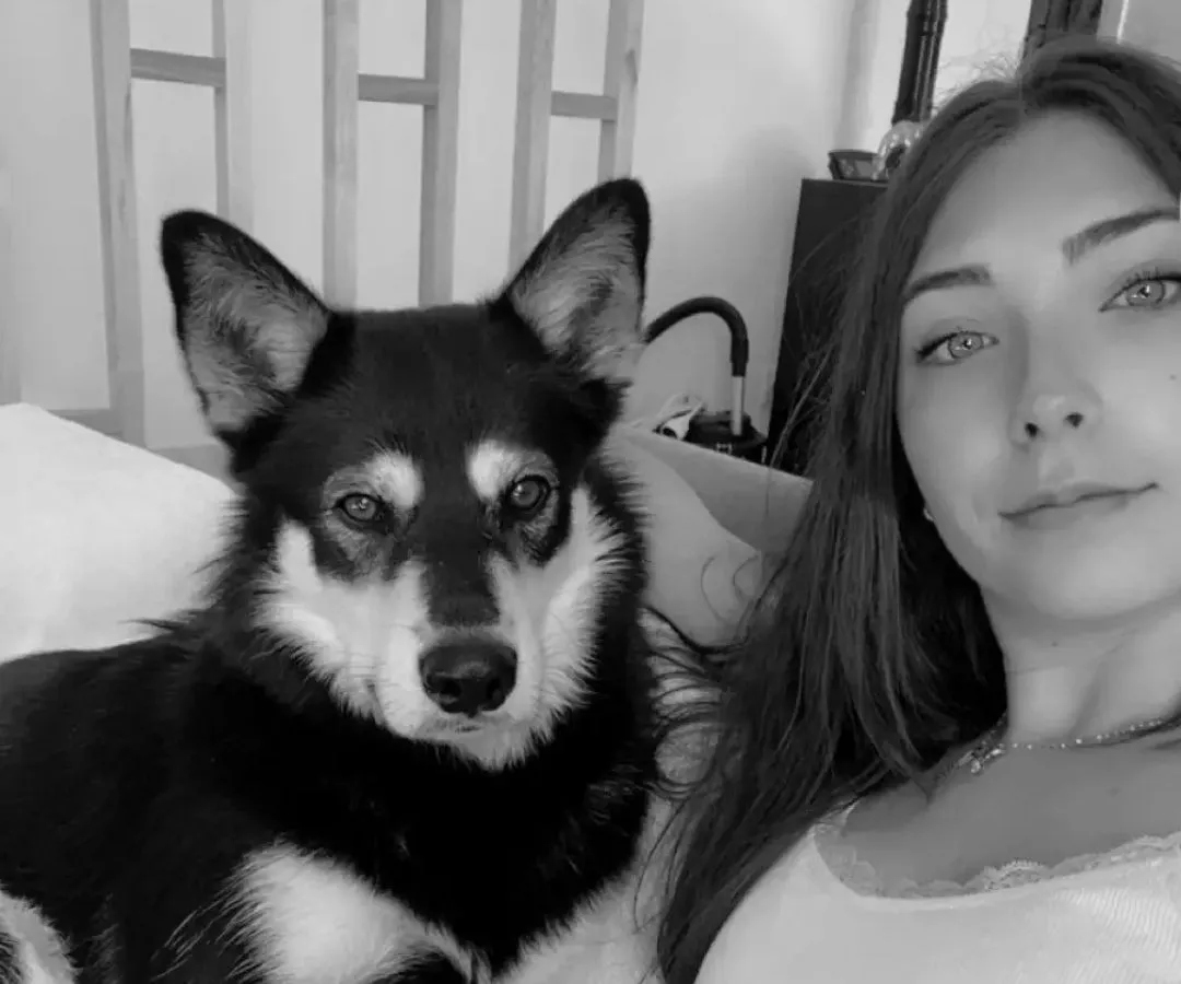 Photo Marie et Uros Photo de Marie et de son chien Uros