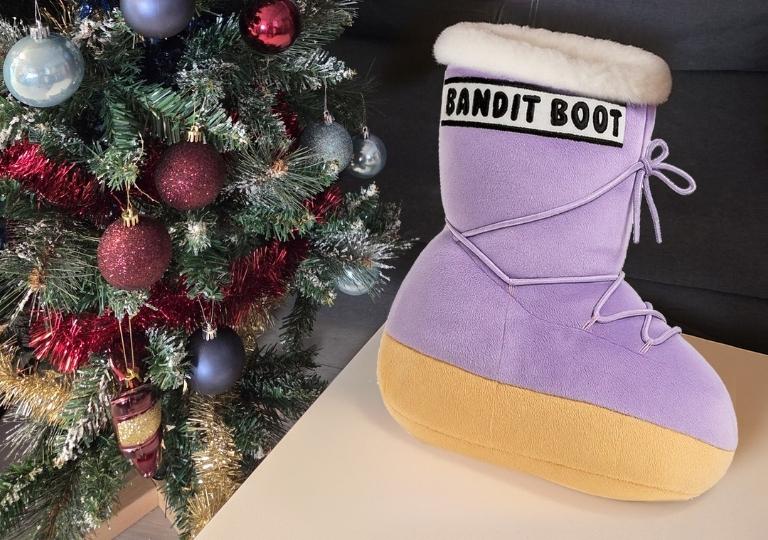 Peluche en forme de boot en cadeau de noel pour chien