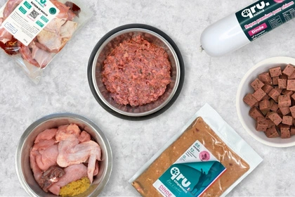 Gamelles et packaging qru sur une table